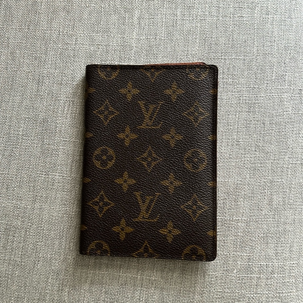 Lv passport holder